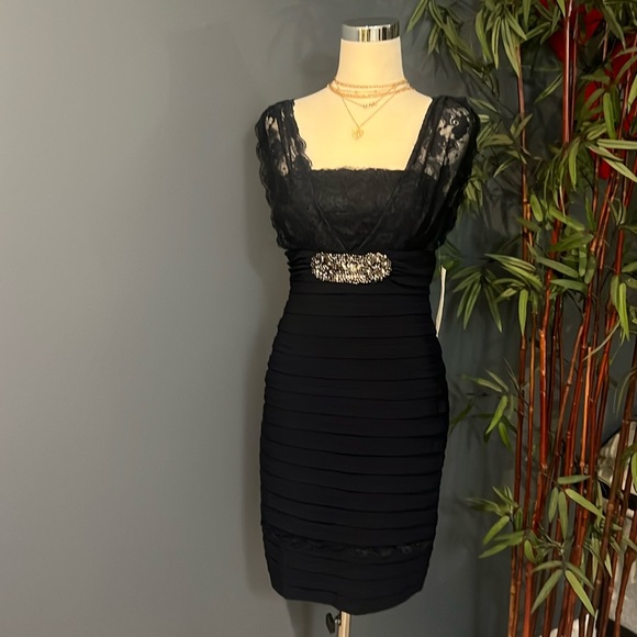 Betsy & Adam Dresses & Skirts - Betsy and Adam Dark Navy silver color Cocktail Dress With Lace Accents Size 4